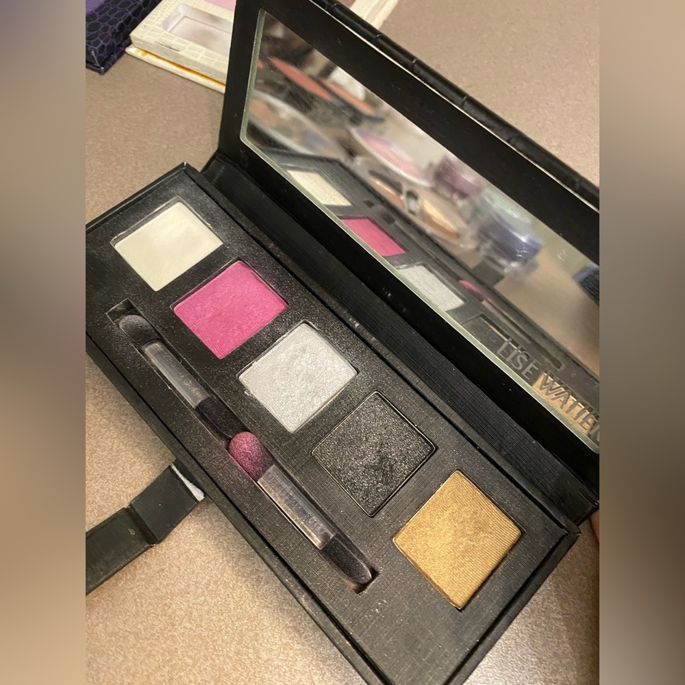 Bundle of eyeshadow palettes and blushes - Picture 3 of 5